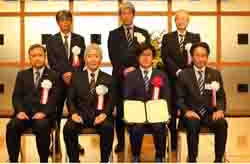 村井亮介氏の受賞写真