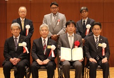 塚野大介氏の受賞写真